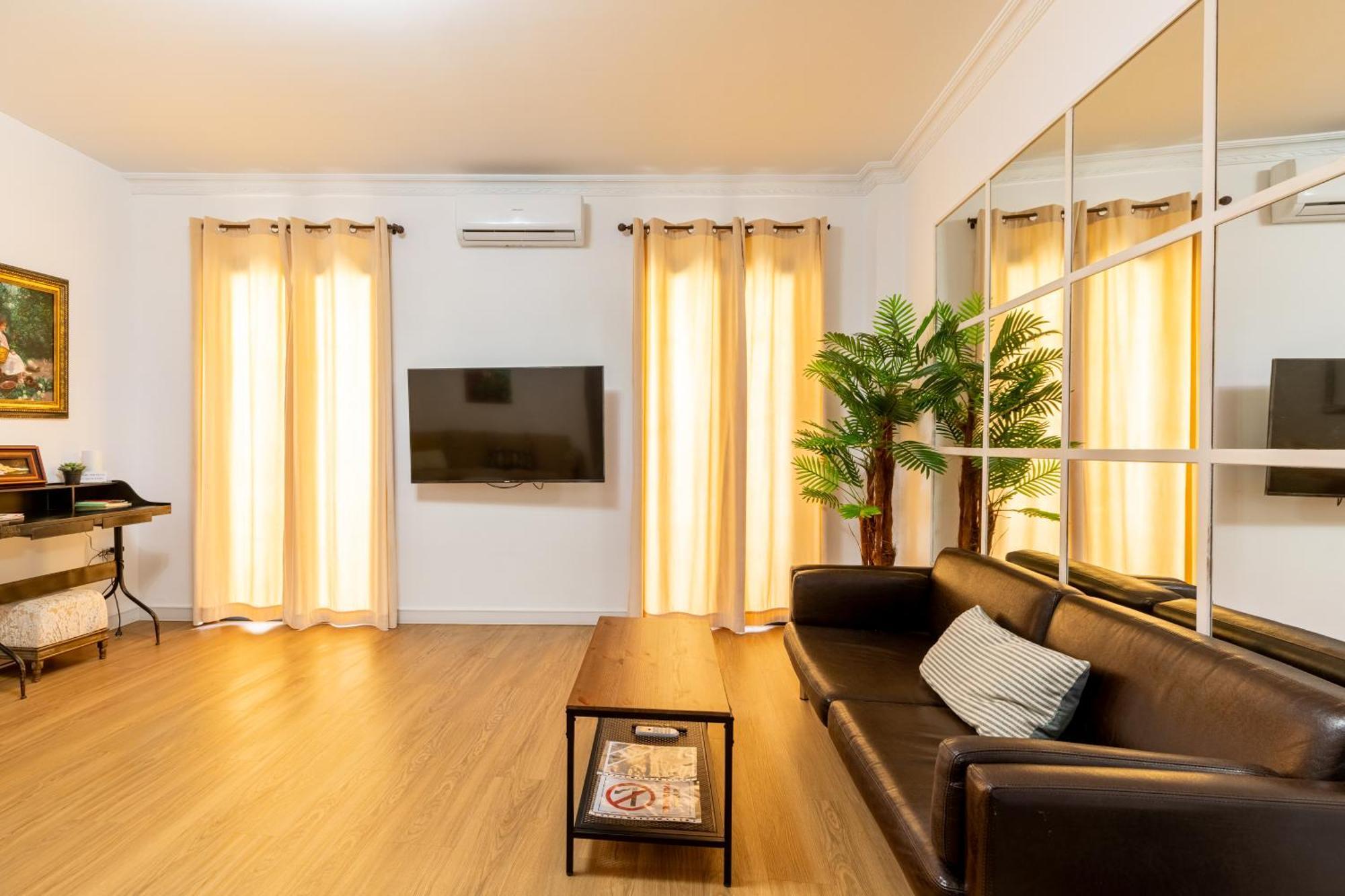 House Sevillana Parking Екстер'єр фото