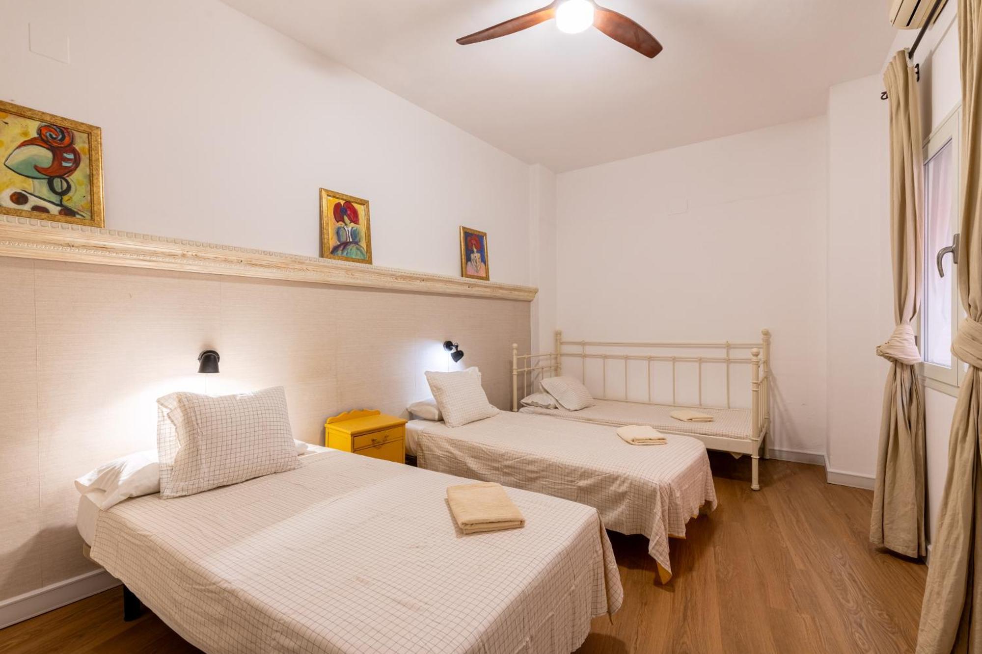 House Sevillana Parking Екстер'єр фото